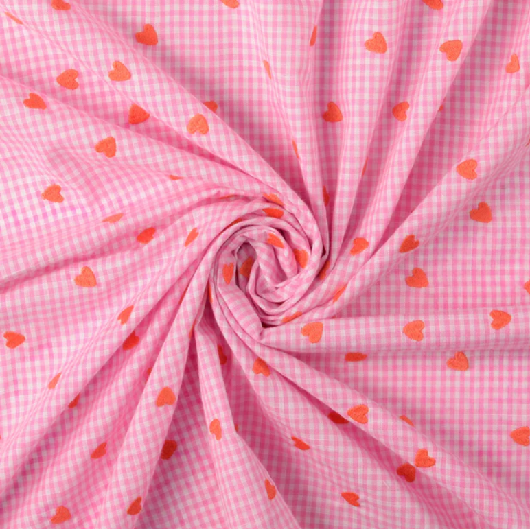 Katoen poplin stof geborduurd harten roze